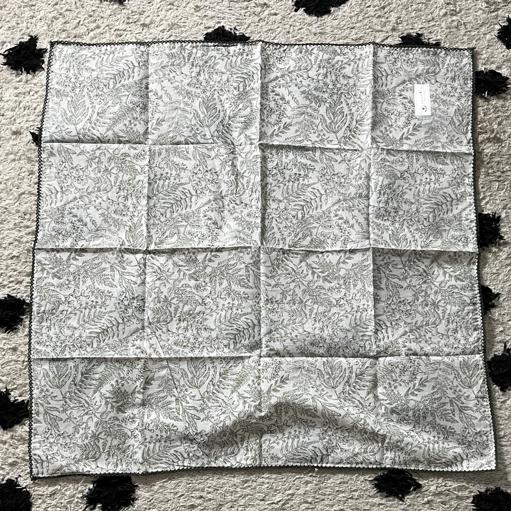 Elegant Gray Leaf Pattern scarf No brand 27x27
